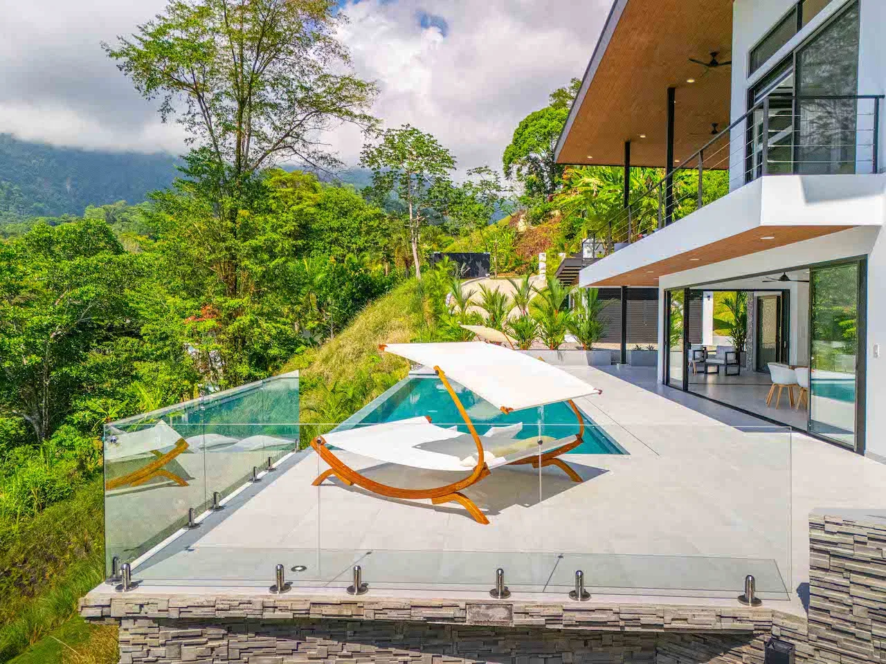 LUXURY 4 BEDROOM HOME WITH OCEAN AND MOUNTAIN VIEWS, photo 21