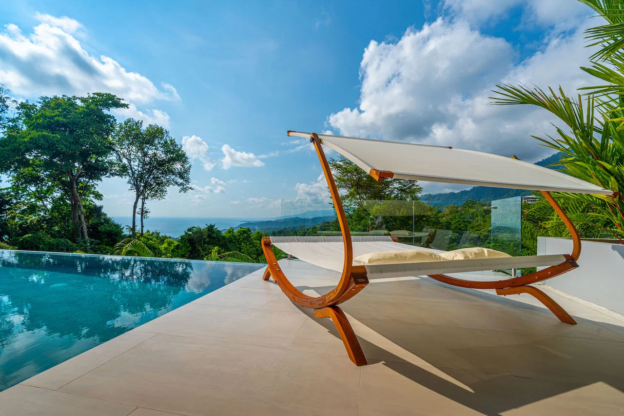 LUXURY 4 BEDROOM HOME WITH OCEAN AND MOUNTAIN VIEWS, photo 23