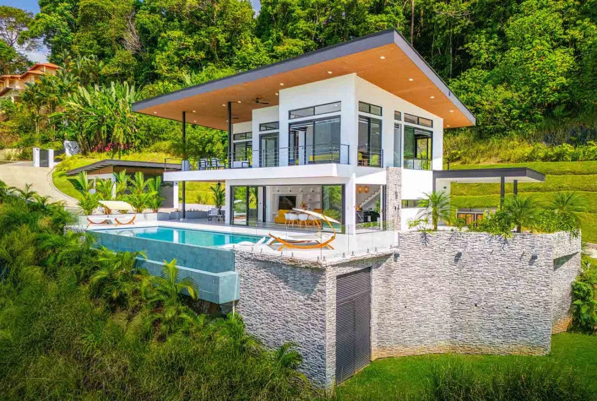 LUXURY 4 BEDROOM HOME WITH OCEAN AND MOUNTAIN VIEWS, photo 6