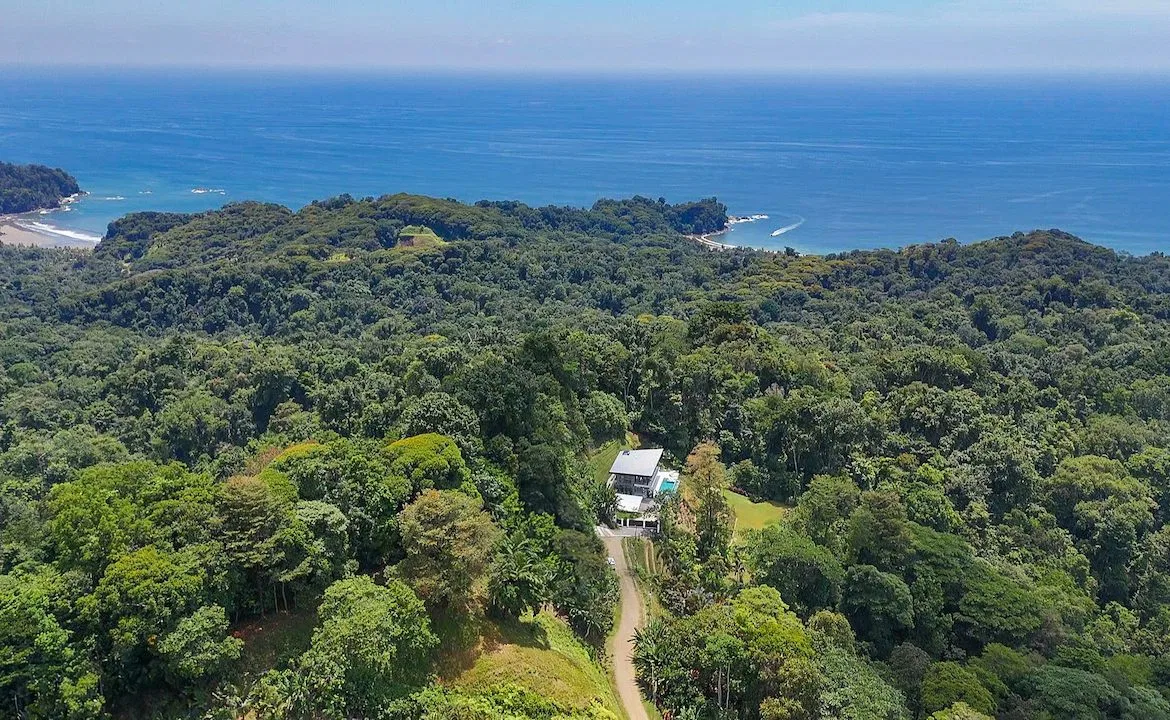 LUXURY 4 BEDROOM HOME WITH OCEAN AND MOUNTAIN VIEWS, photo 10