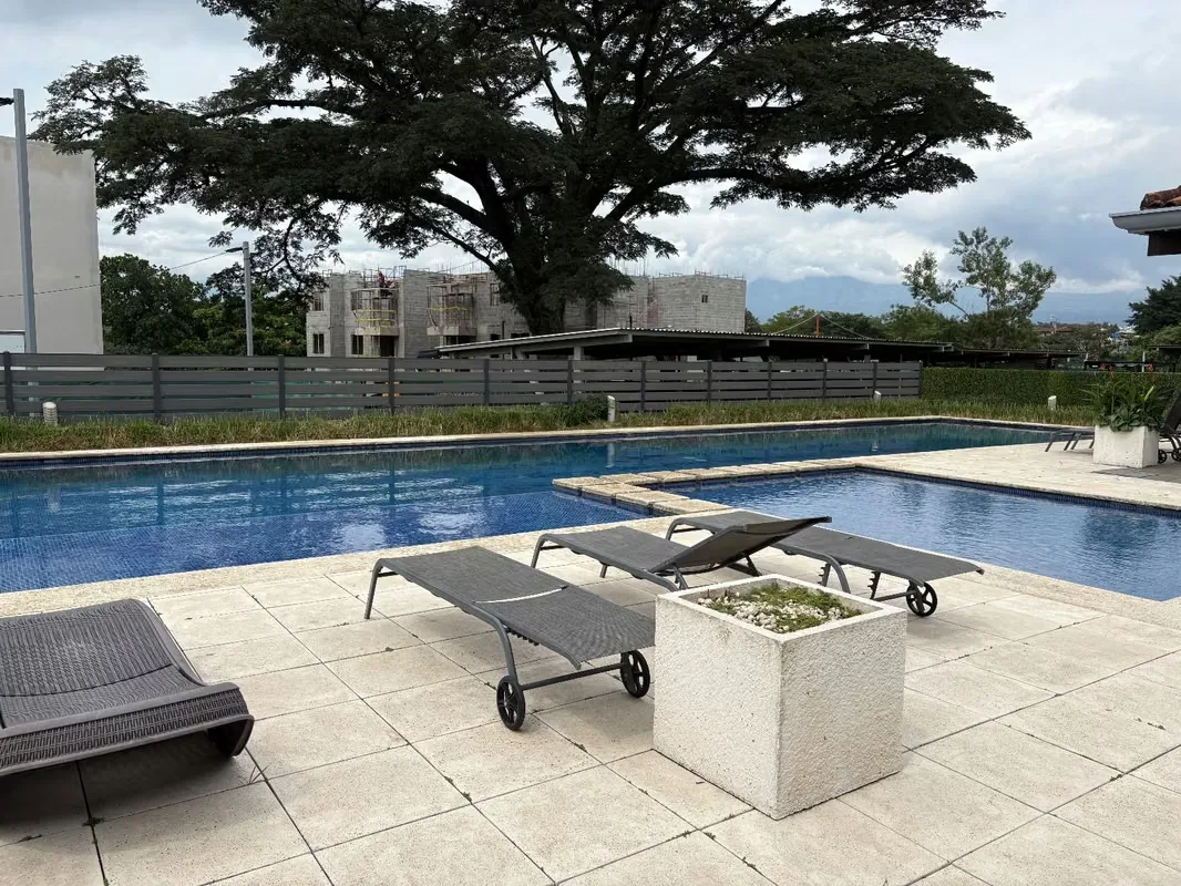 ¡Listo para mudarse o invertir! Disfrute de la comodidad, elegancia y estilo de vida que usted merece en este hermoso apartamento ...