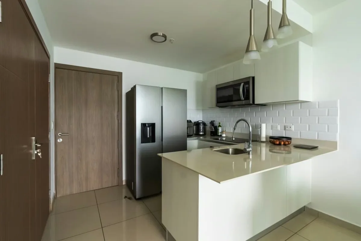 Venta de hermoso apartamento semiamueblado y con diseño moderno, ubicado en el Condominio Bambú Rivera, Tibás., photo 3