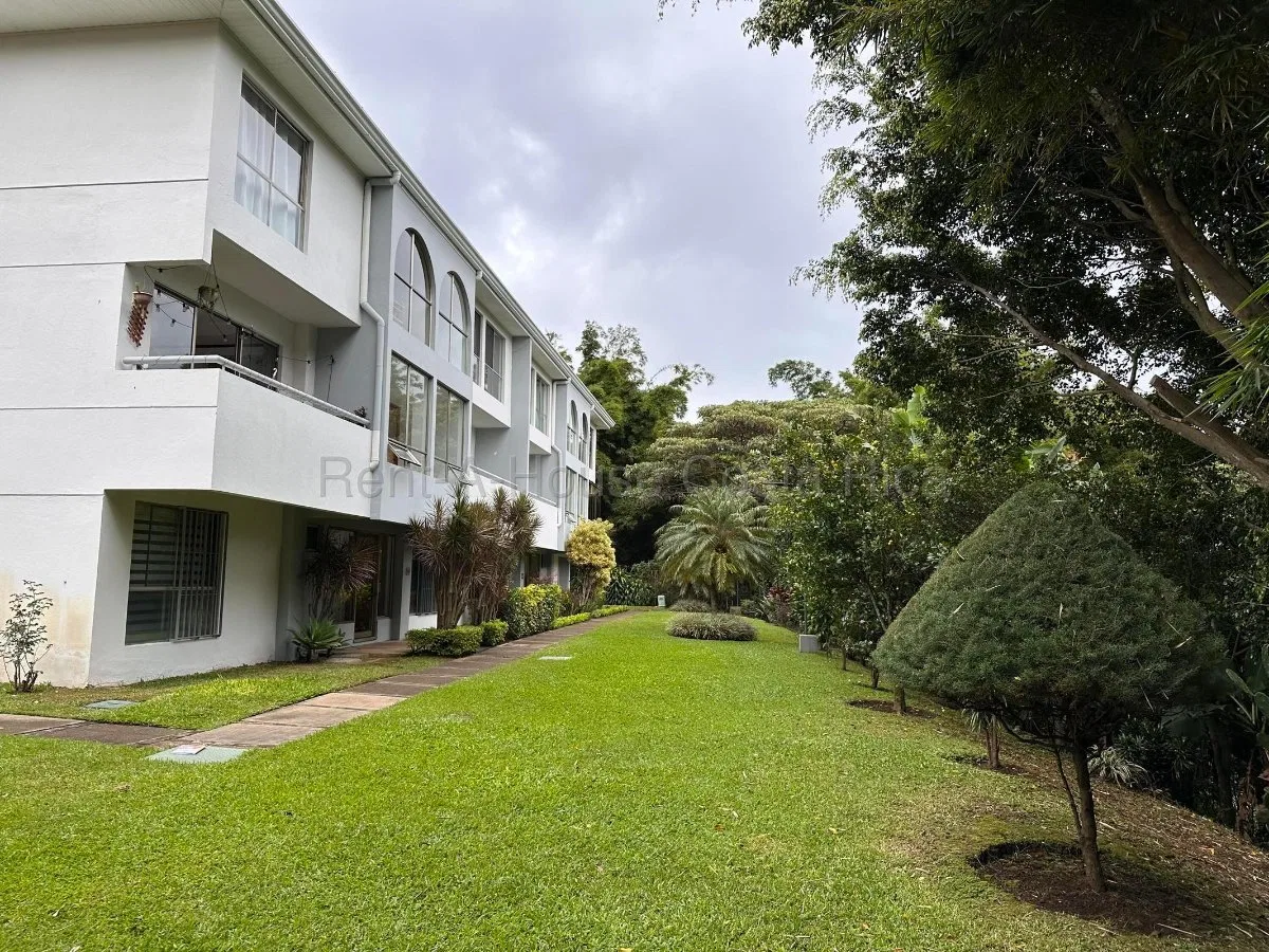 Venta de Amplio Apartamento de 2 niveles, 3 habitaciones y 152m2 de construcción en Tibás 26-2234   - Venta en Tibás