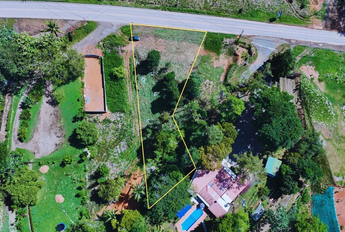 COMMERCIAL LAND IN UVITA – 0.2 ACRES, photo 2