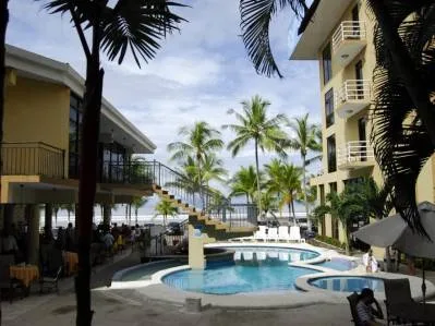 Jacó-Hotel frente a la playa