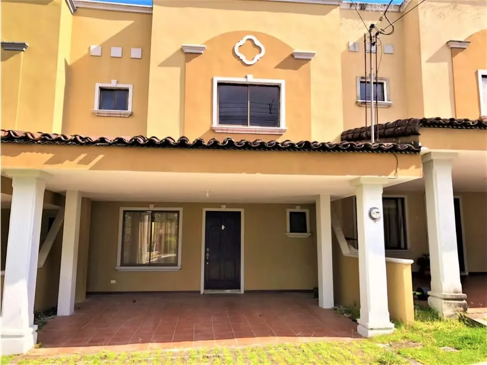 Venta de casa ubicada en Concepción de La Unión, en el Condominio Hacienda Imperial. Con una ubicación perfecta en una zona tranquila, esta propiedad es ideal para quienes buscan un ...