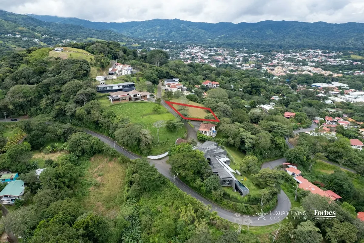 Ubicado dentro del residencial privado Altamira en Colón de Mora, este lote de 1.014,66 m² representa una oportunidad poco común para construir en uno de los enclaves ..., photo 2