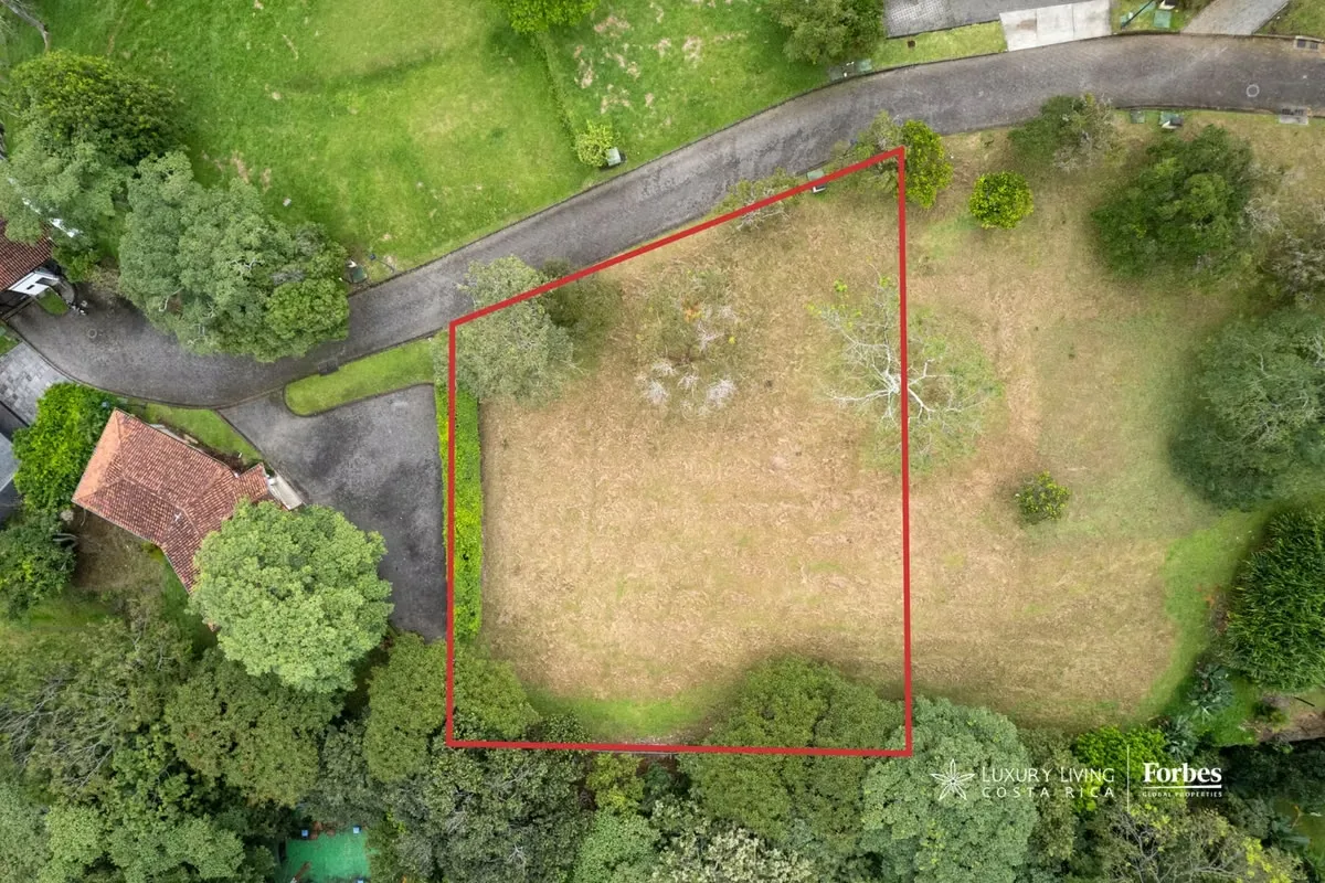 Ubicado dentro del residencial privado Altamira en Colón de Mora, este lote de 1.014,66 m² representa una oportunidad poco común para construir en uno de los enclaves ..., photo 3