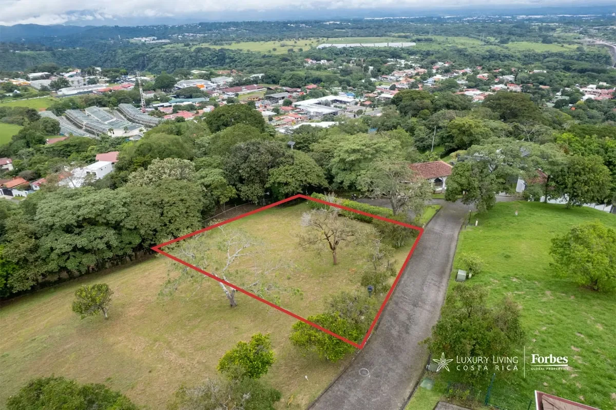 Ubicado dentro del residencial privado Altamira en Colón de Mora, este lote de 1.014,66 m² representa una oportunidad poco común para construir en uno de los enclaves ..., photo 4