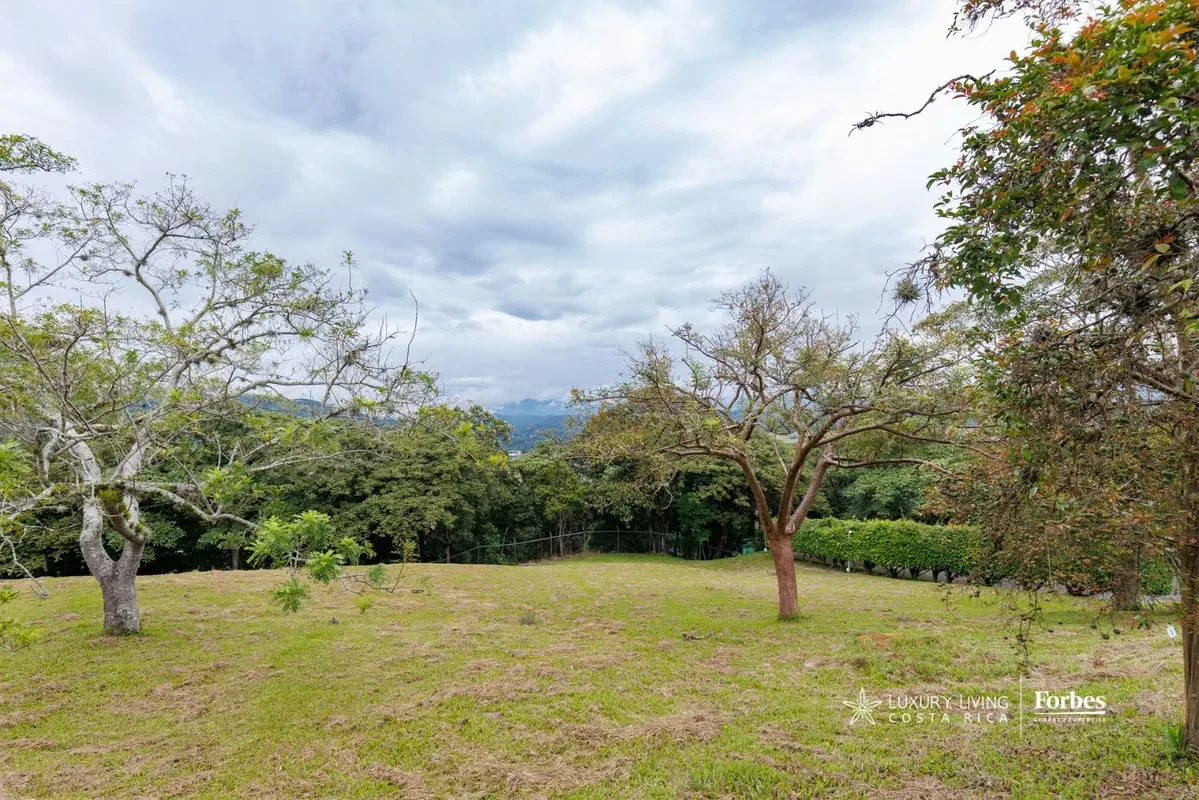Ubicado dentro del residencial privado Altamira en Colón de Mora, este lote de 1.014,66 m² representa una oportunidad poco común para construir en uno de los enclaves ..., photo 8