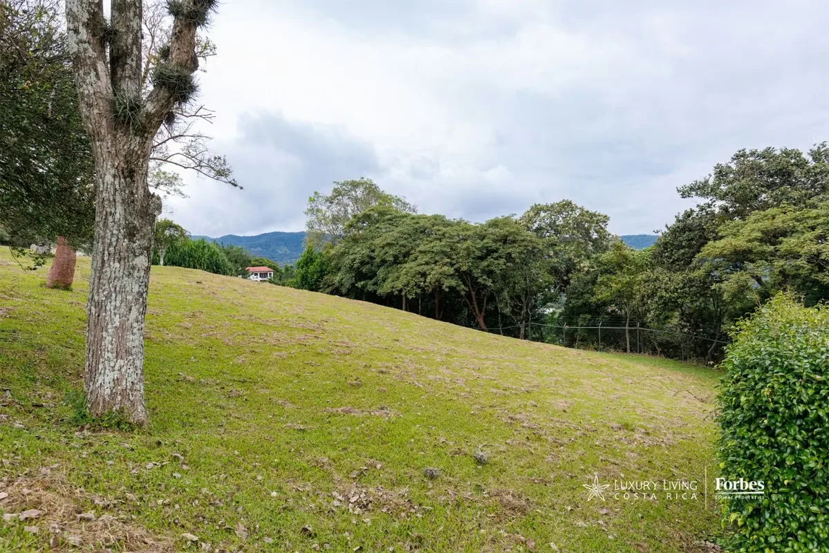 Ubicado dentro del residencial privado Altamira en Colón de Mora, este lote de 1.014,66 m² representa una oportunidad poco común para construir en uno de los enclaves ..., photo 9