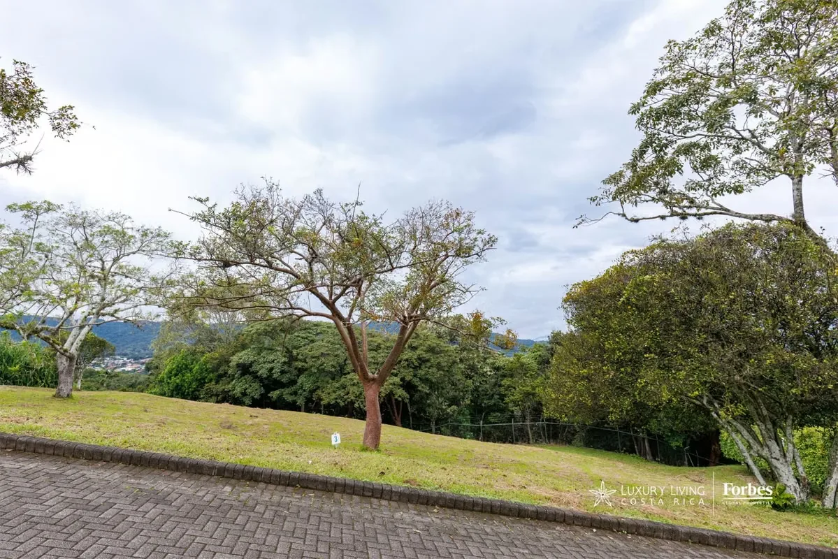Ubicado dentro del residencial privado Altamira en Colón de Mora, este lote de 1.014,66 m² representa una oportunidad poco común para construir en uno de los enclaves ..., photo 10