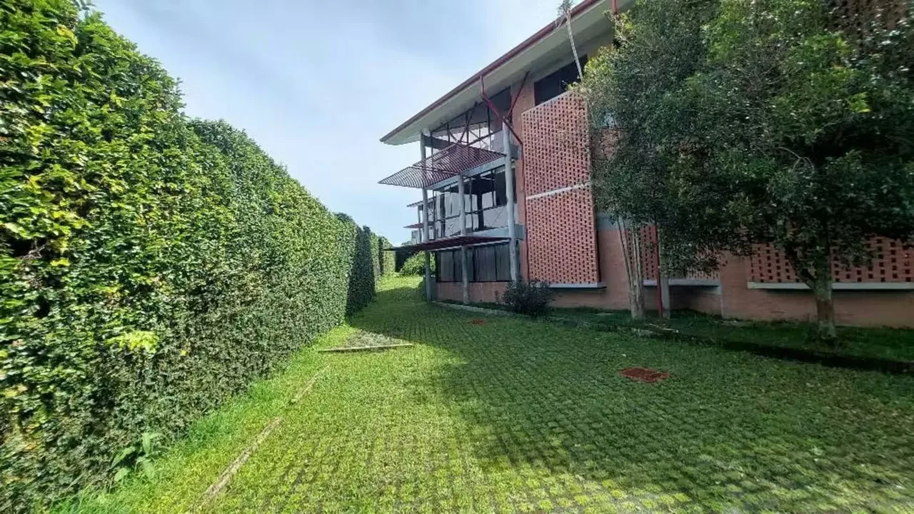 Located on the third floor (top level) of the Vista del Valle Condo, this beautiful apartment offers 120 m ² of living area and a functional design ideal for comfortable living or ...