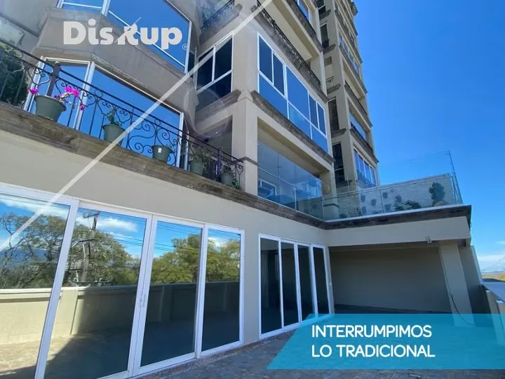 3-bedroom apartment for rent in a condominium complex. Sabana Sur.