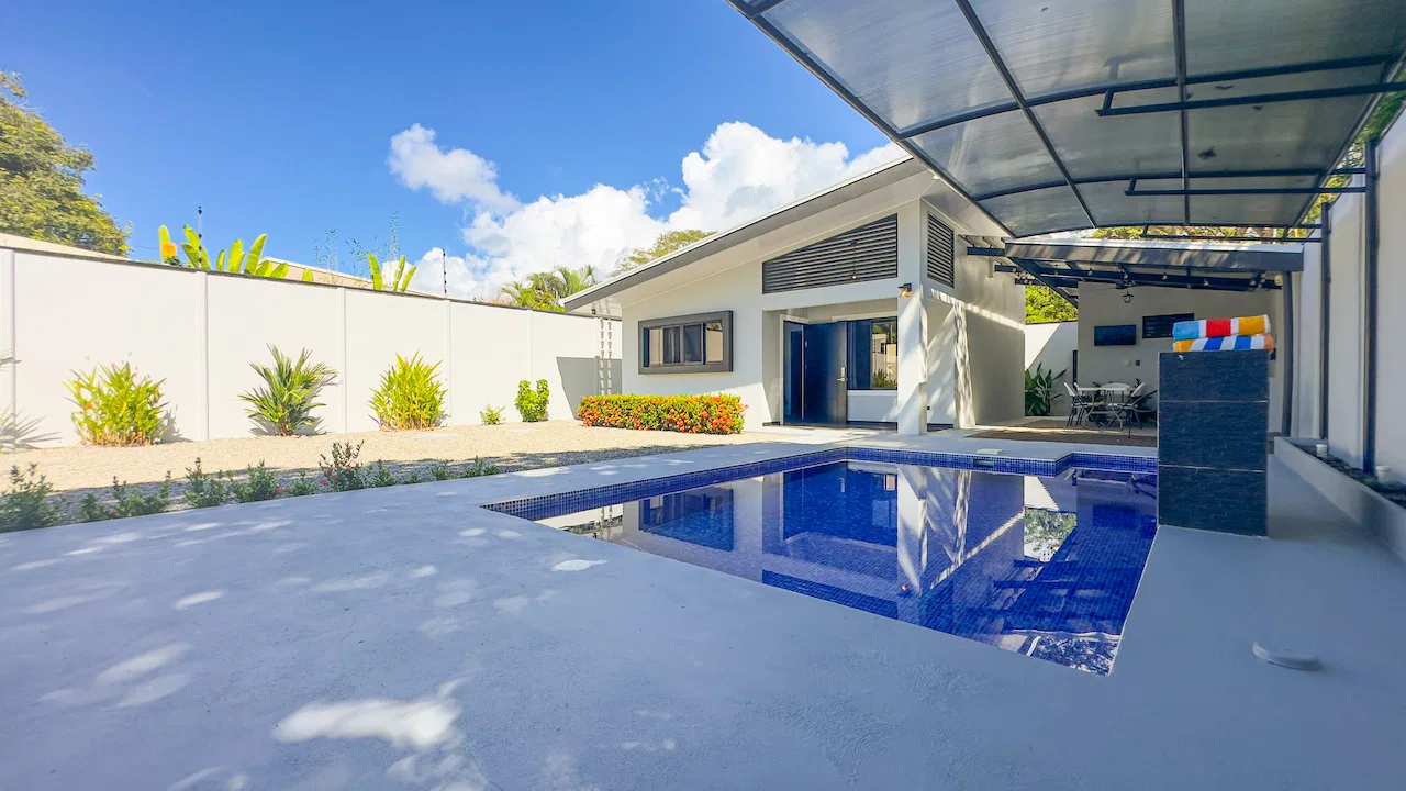 1 BEDROOM HOME WITH POOL AND ROOM TO EXPAND