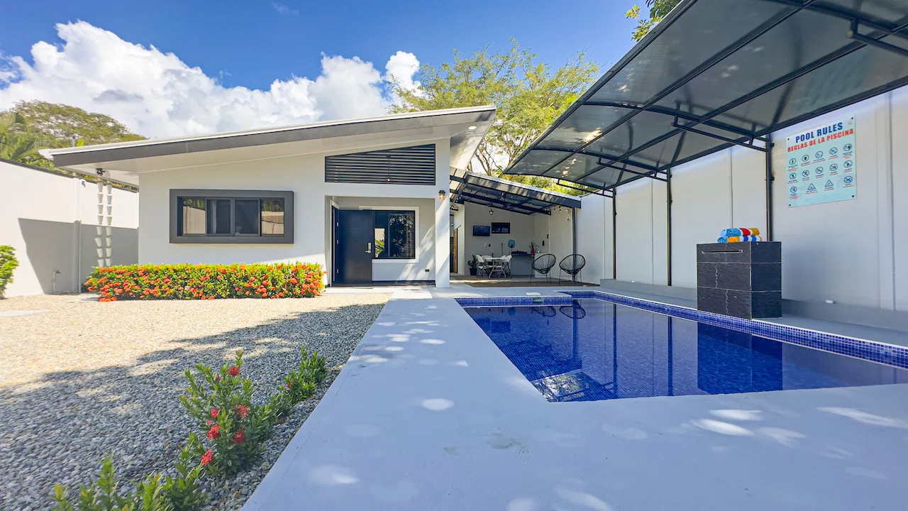 1 BEDROOM HOME WITH POOL AND ROOM TO EXPAND, photo 3