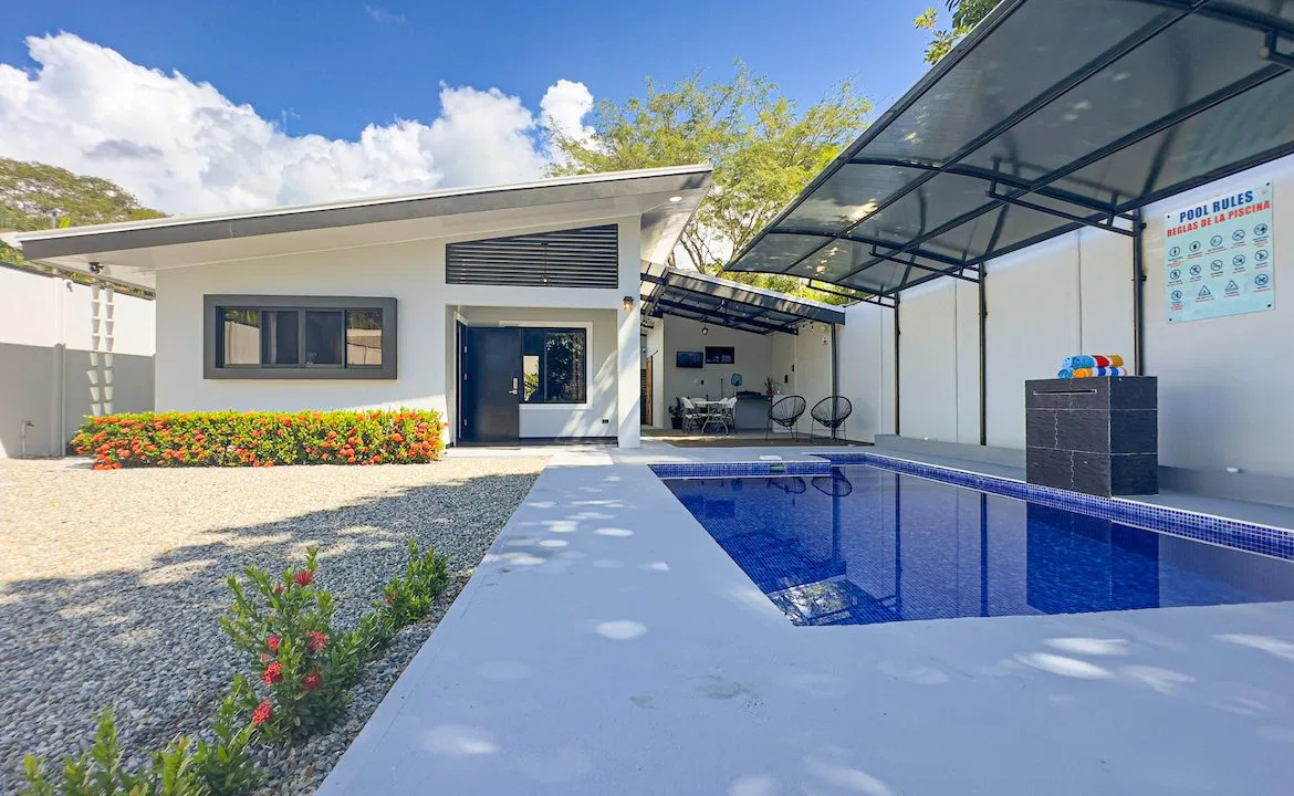 1 BEDROOM HOME WITH POOL AND ROOM TO EXPAND, photo 4