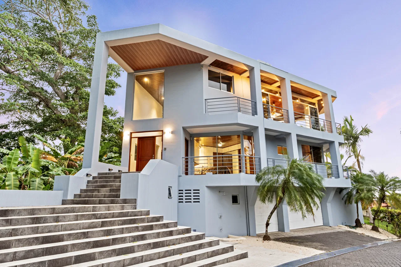 Casa de Pura Vida: Luxury 5 Bed Oceanview Home in Punta Leona