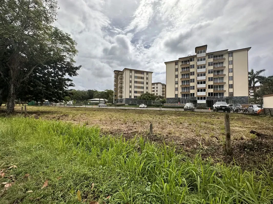 LOTS FOR SALE WITH COMMERCIAL/RESIDENTIAL USE AT THE ENTRANCE OF JACO