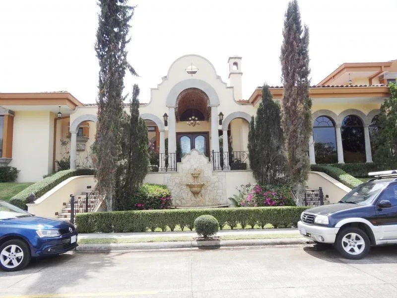 6 Bed Condo For Sale in Belen, photo 2