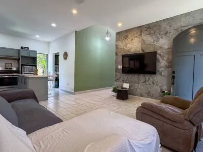 A cinco minutos de la playa Casa de estilo contemporáneo