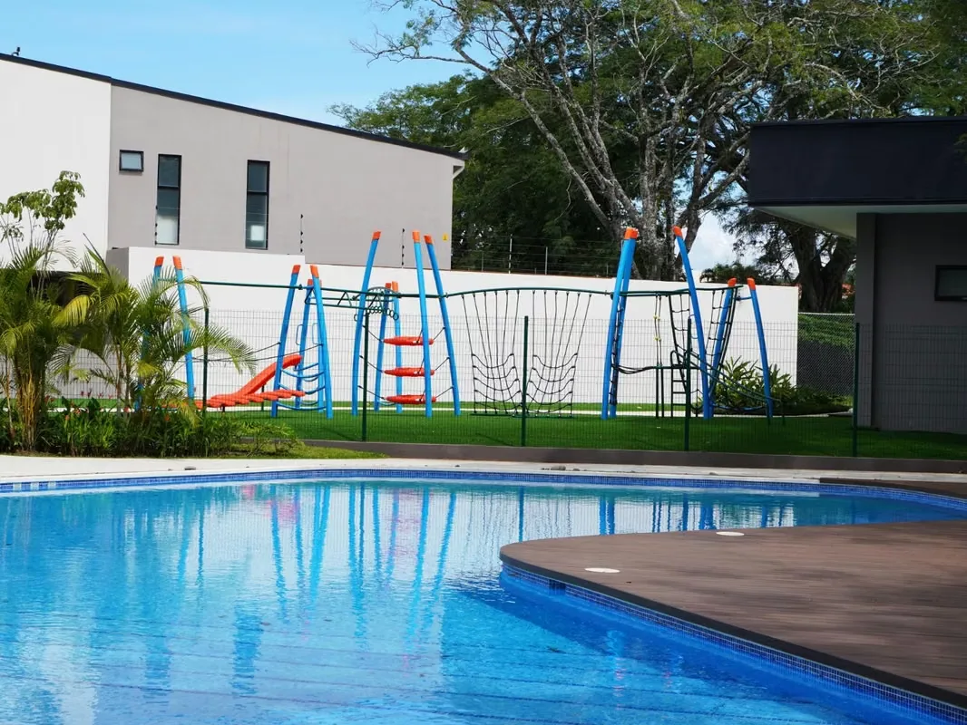 Casa en venta en Lindora con jardín de más de 100 m², photo 2