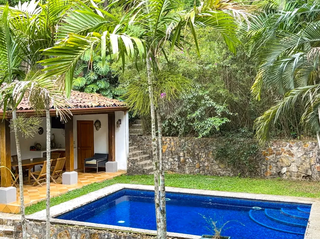 House for Sale in Santa Ana with Pool and Independent Apartment - Lot 1000 m²