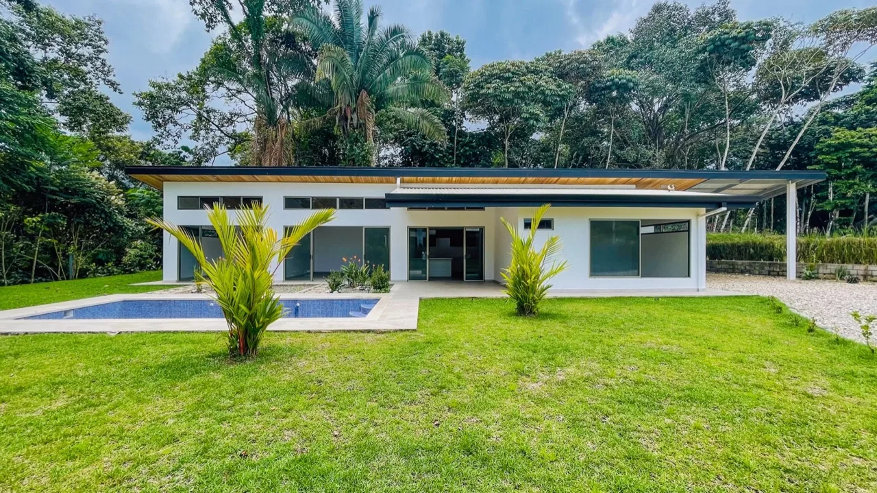 PROPERTY WITH MOUNTAIN VIEWS AND POOL, IN OJOCHAL – 0.3 ACRES