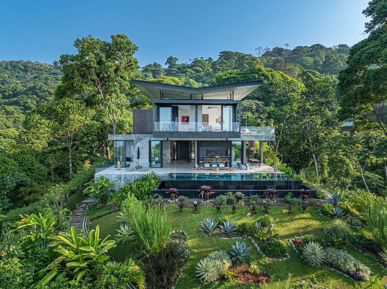 LUXURY PROPERTY WITH PANORAMIC VIEWS OF THE VALLEY AND OCEAN, IN COSTA VERDE – 4.13 ACRES