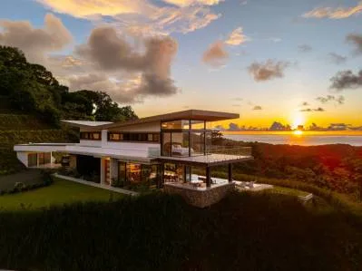 Un nuevo referente para el lujo tropical moderno en Ojochal