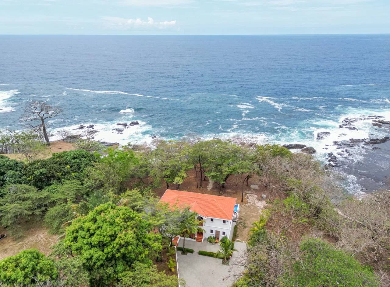 Villa Arena Blanca - 4BR Oceanfront Home in Exclusive Community