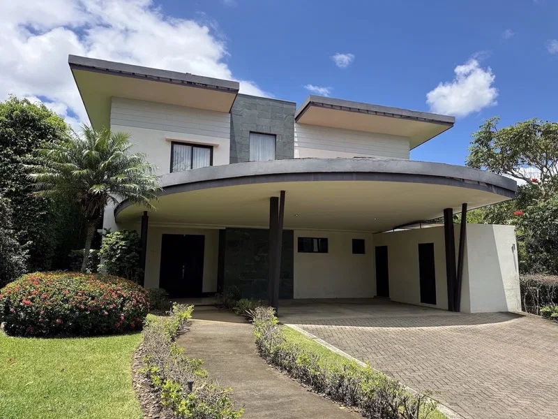 4 Bed Single Family Homes For Sale in Piedades