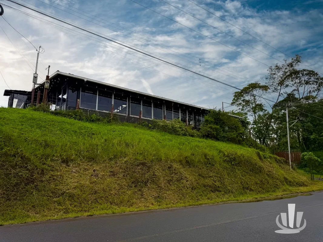 Restaurante Completamente Equipado en Alquiler en El Carmen de Guadalupe | Vista Panorámica