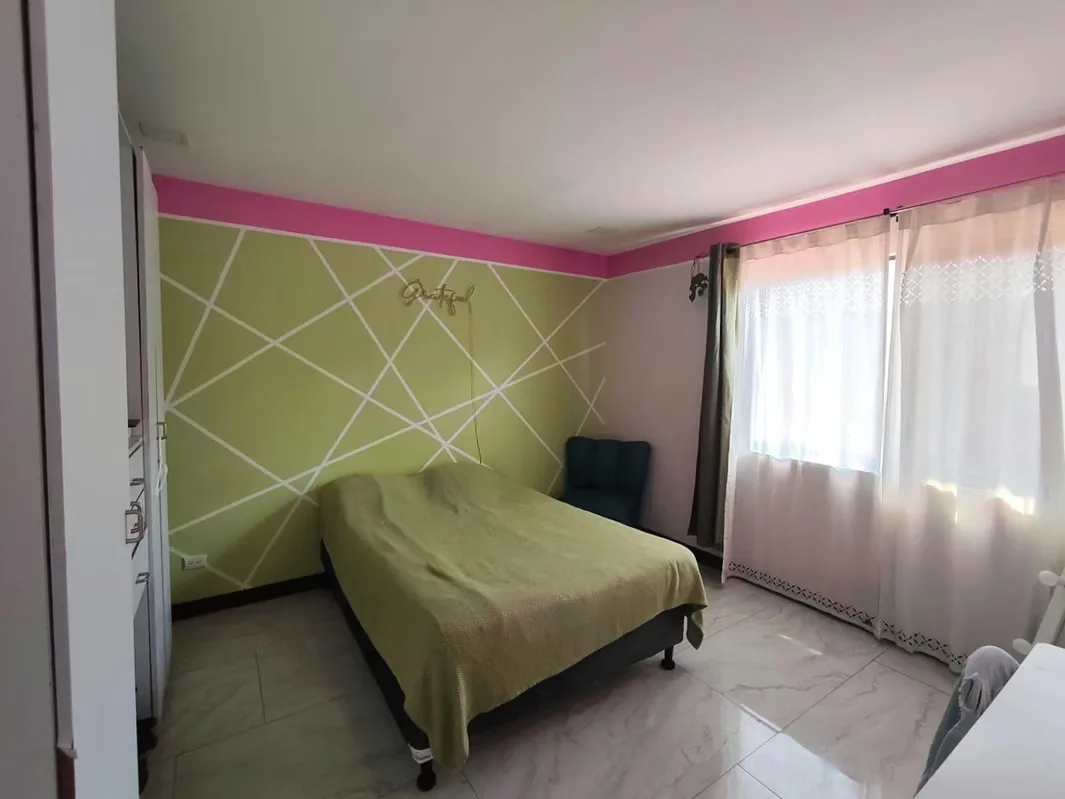 Propiedad de 2 niveles que combina diseño, funcionalidad y confort en cada detalle. Desde su cuidada fachada con jardín frontal hasta la amplia capacidad de estacionamiento para tres ..., photo 8