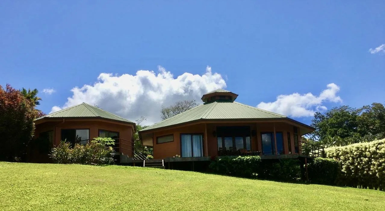 Prime Lakefront Villa in Lake Arenal Gated Community – Exceptional View, Guest House, and Investment Appeal, photo 2