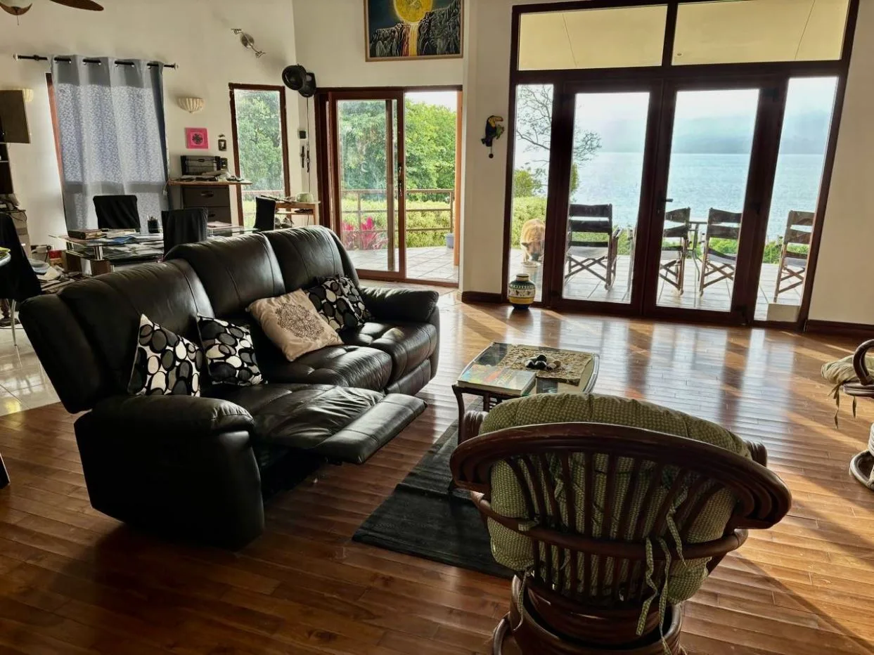 Prime Lakefront Villa in Lake Arenal Gated Community – Exceptional View, Guest House, and Investment Appeal, photo 5