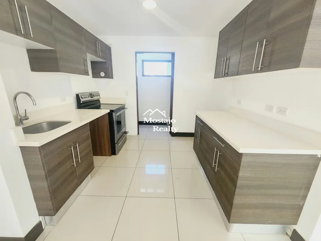 Live like you’re at a resort every day! Bargain price. Discover the perfect balance of comfort, security, and lifestyle in this beautiful home located in the exclusive Parques del ..., photo 4