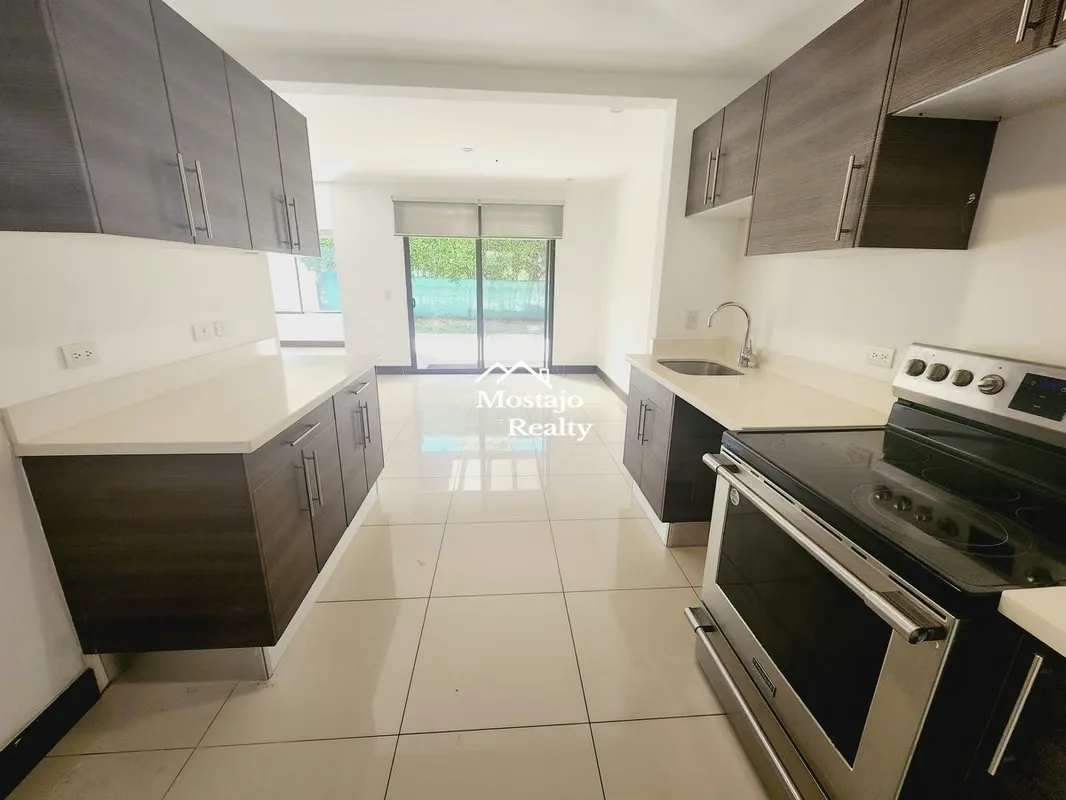 Live like you’re at a resort every day! Bargain price. Discover the perfect balance of comfort, security, and lifestyle in this beautiful home located in the exclusive Parques del ..., photo 5