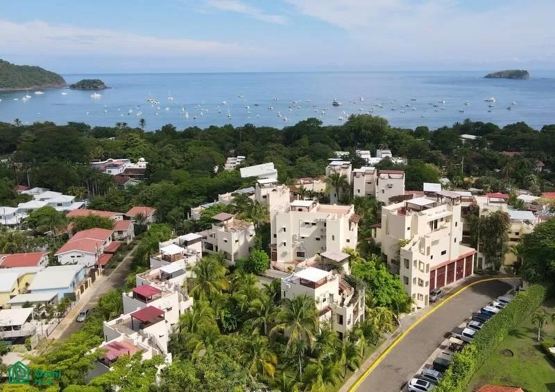 Coco Sunset Hills #84 – 2 Dormitorios, 1.5 Baños, 1,120 pies²–$275,000