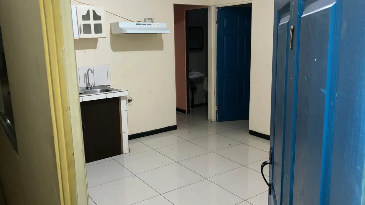 1 room. Second floor. Very quiet. Up to 2 people. 150 meters south of the Church of Zapote. Left hand. White porch. Main Street Easy access. Includes water, cable TV and wifi.! Proper ...