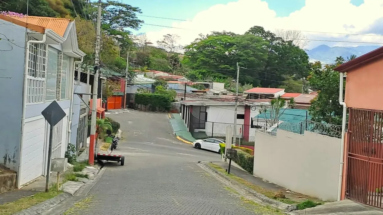 The most versatile real estate asset in La Trinidad, Moravia: Ideal for rental income, home business, or multi-generational living!, photo 2