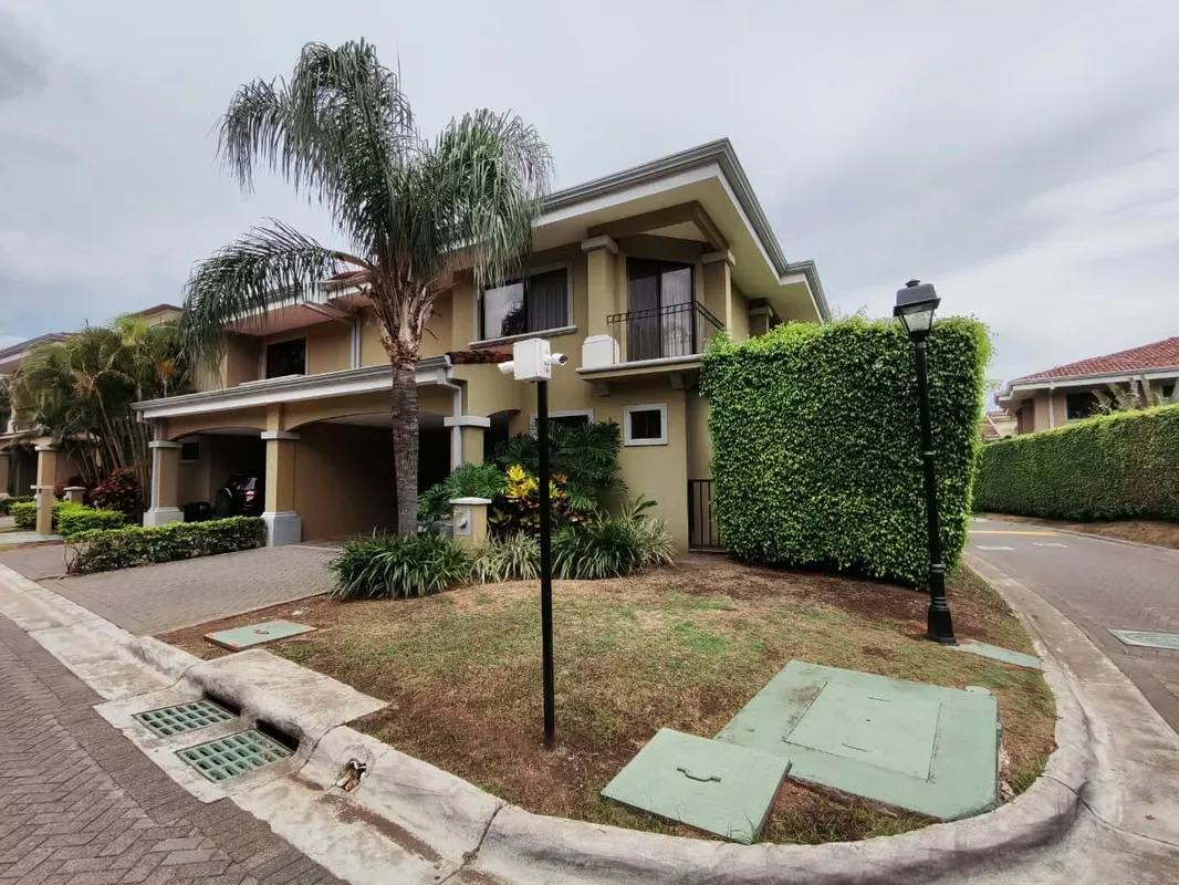 House for rent with appliances in Pozos de Santa Ana.