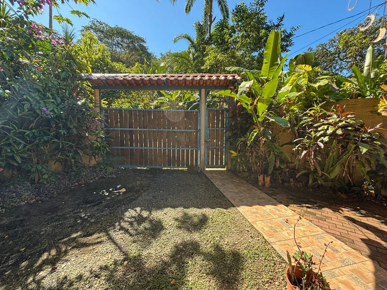 PROPERTY WITH SEVEN BEDROOMS AND RIVER VIEWS NEAR TO THE DOMINICAL BEACH, IN BARU – 0.16 ACRES, photo 2