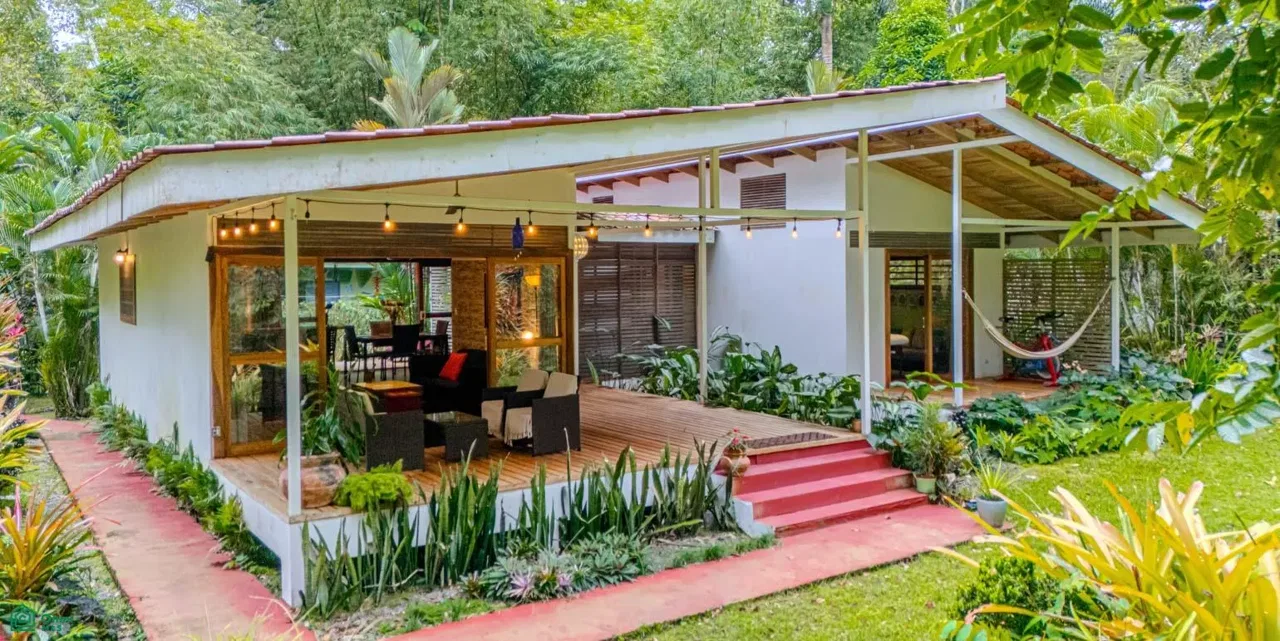 Cocles, Cahuita, Limon 70403