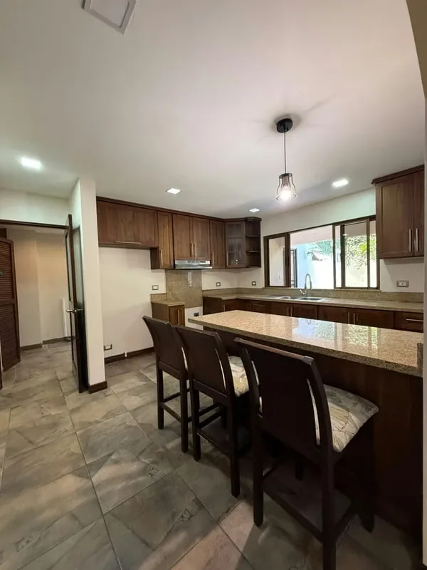 ¿Buscás una casa donde realmente quepa tu vida? Esta propiedad de dos plantas en Santo Domingo de Heredia, está pensada para familias que necesitan espacio real: tres habitaciones ..., photo 2