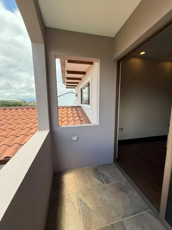 ¿Buscás una casa donde realmente quepa tu vida? Esta propiedad de dos plantas en Santo Domingo de Heredia, está pensada para familias que necesitan espacio real: tres habitaciones ..., photo 11