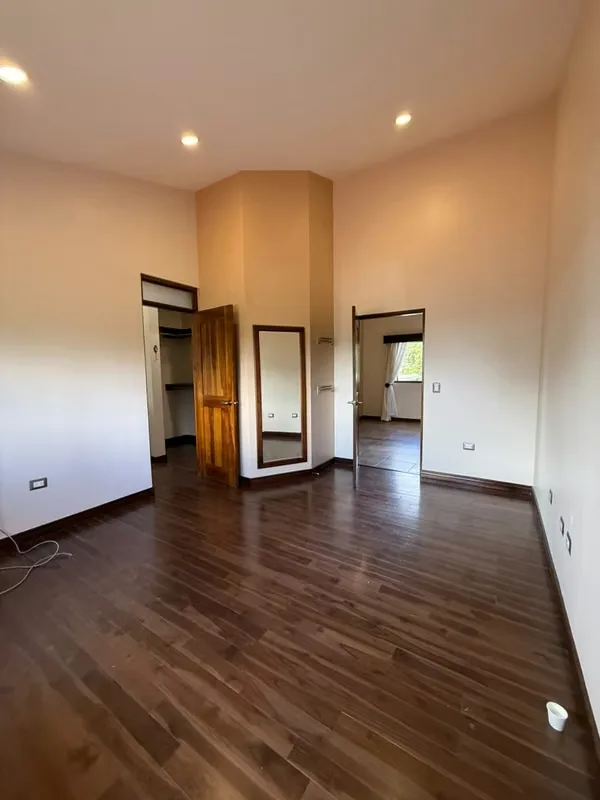 ¿Buscás una casa donde realmente quepa tu vida? Esta propiedad de dos plantas en Santo Domingo de Heredia, está pensada para familias que necesitan espacio real: tres habitaciones ..., photo 12