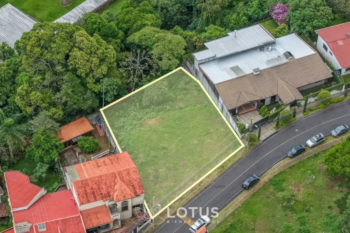 Land for Sale in Lomas de Ayarco, Curridabat - 1,211 m ², Cód. AJ021