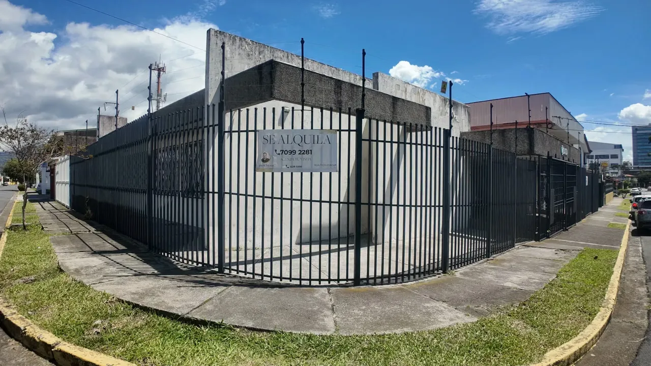 Spacious Commercial and Office Property for Rent in Sabana Sur