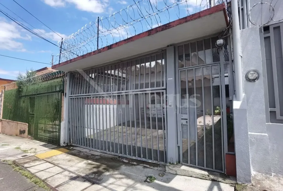 El edificio dispone de 230 metros cuadrados de construcción sobre un terreno de 217 metros cuadrados, distribuidos en dos niveles diseñados para actividades comerciales. La planta ..., photo 3